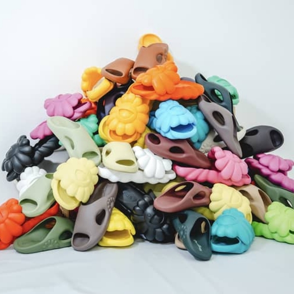 Takashi Murakami x Ohana Hatake slides (aquarius) - Picture 5 of 16